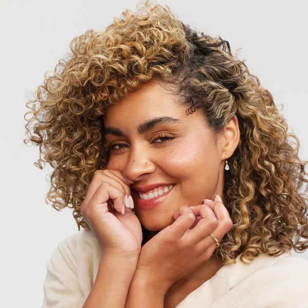 Clean Beauty Anti-Frizz Leave-In Treatment - Image 3