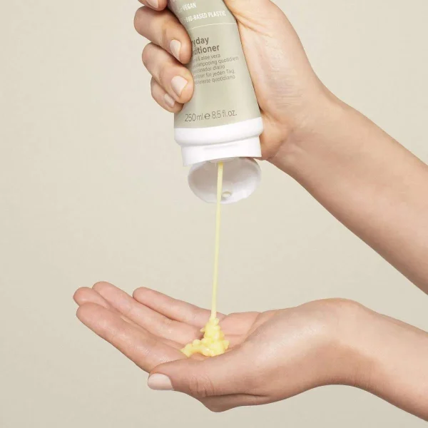 Clean Beauty Everyday Conditioner - Image 2